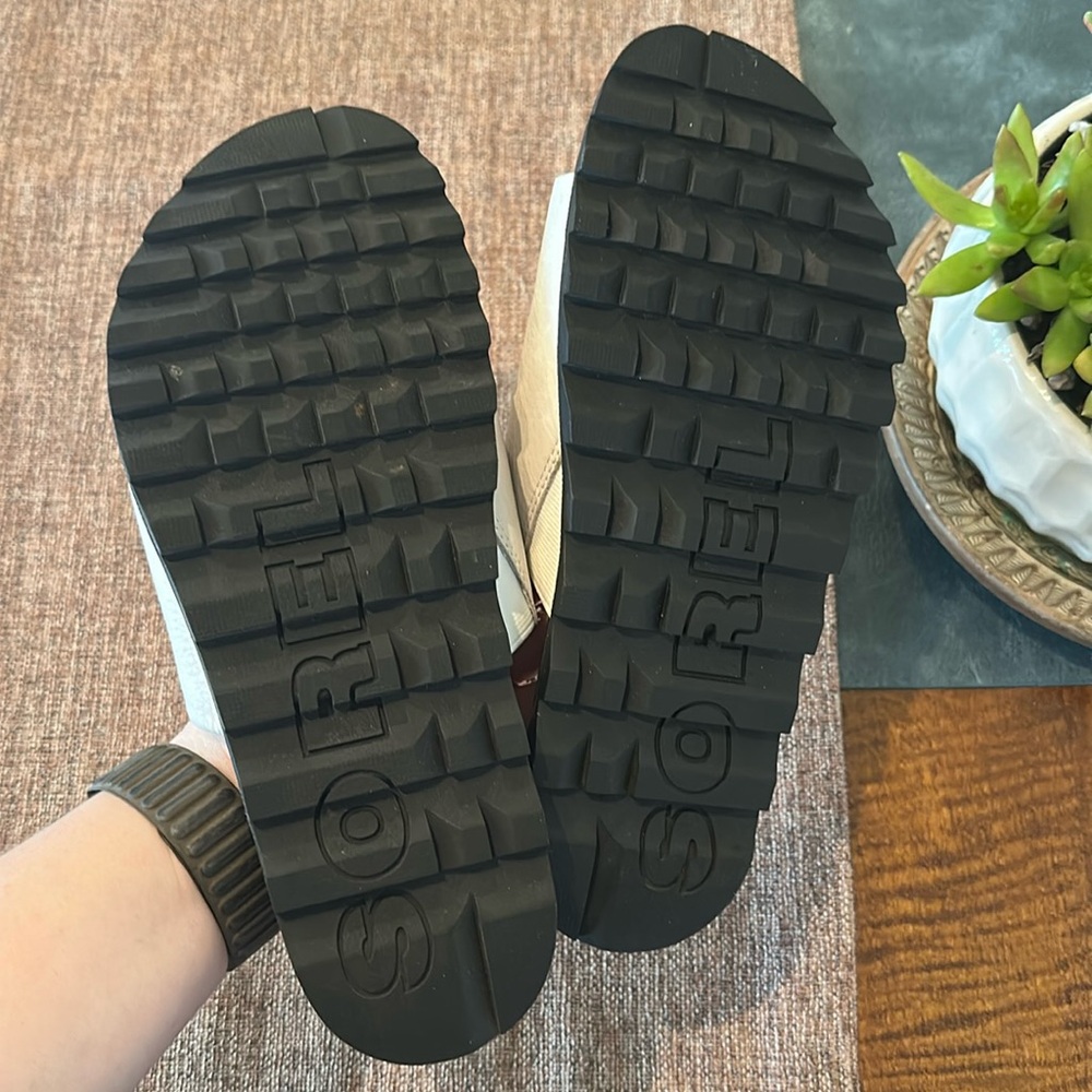 SOREL white slide sandals (US size 7) ✨ - Picture 6 of 6